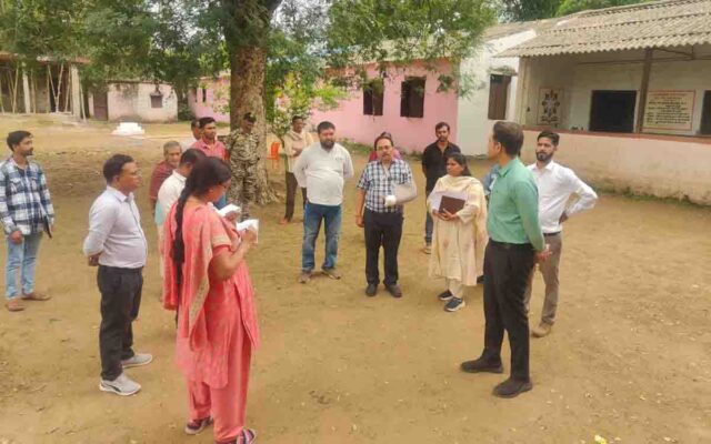 Betul Collector Inspection: घोड़ाडोंगरी दौरे में कलेक्टर का बड़ा एक्शन: सहायक यंत्री, इंजीनियर, सीएससी और सरपंच-सचिव पर गिरी गाज