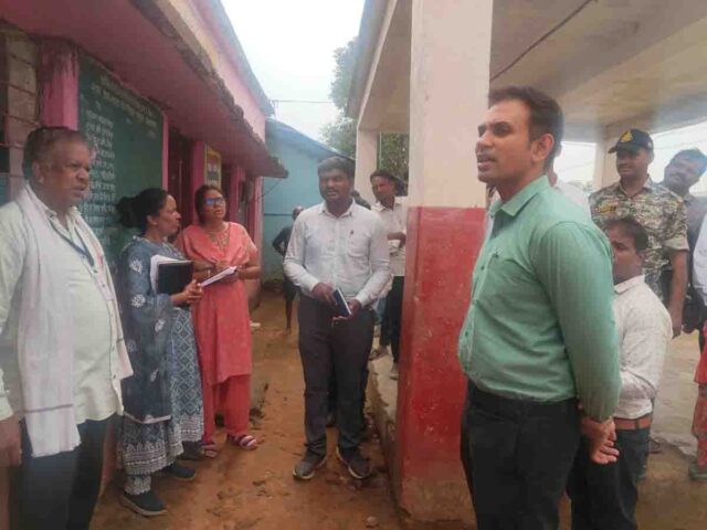 Betul Collector Inspection: घोड़ाडोंगरी दौरे में कलेक्टर का बड़ा एक्शन: सहायक यंत्री, इंजीनियर, सीएससी और सरपंच-सचिव पर गिरी गाज