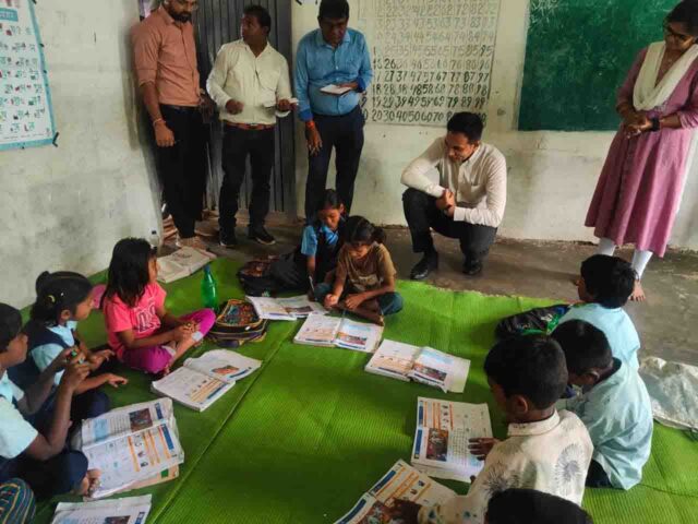 Betul Collector Action: बाइक पर गांव पहुंचे कलेक्टर, 3 साल से गायब शिक्षक पर टर्मिनेशन, सचिव निलंबित और रोजगार सहायक की सेवा समाप्त