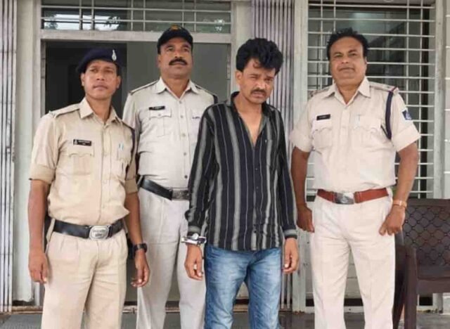 Betul Theft Case: 10 हजार के इनामी चोर को शाहपुर पुलिस ने दबोचा, 5 लाख की चोरी का मामला सुलझा