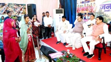 CM Mohan Yadav Action: सीएम मोहन यादव का बड़ा एक्शन, 1 तहसीलदार और 2 पटवारी समेत 7 अधिकारी-कर्मचारी निलंबित
