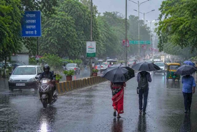 MP Weather: मध्य प्रदेश में फिर तेज हुआ मानसून, 3 जिलों में 8 इंच तक बारिश का अलर्ट