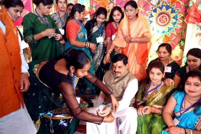 Ladli Behna Yojana: लाड़ली बहनों को रक्षाबंधन का बड़ा तोहफा, खाते में आए 1750 रुपए, CM मोहन यादव ने दी 2148 करोड़ की सौगात