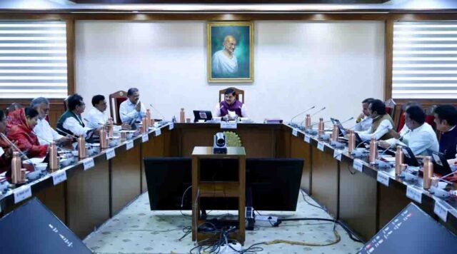 MP Cabinet Decisions: एमपी में 4600 करोड़ से चमकेगी 12 सड़कें: मोहन यादव कैबिनेट के बड़े फैसले, धन्वंतरि विवि में भरेंगे 244 नए पद