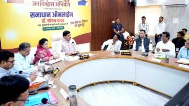 CM Helpline: मुख्यमंत्री ने सीएम हेल्पलाइन पर सुनीं जनता की शिकायतें, लापरवाही पर जिला पंजीयक निलंबित