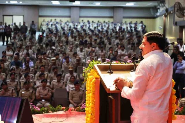 MP Police Promotion: पदोन्नति के लिए पुलिस ने माना प्रदेश के मुखिया का आभार, सीएम डॉ. मोहन बोले- सरकार आपके लिए सबकुछ करेगी