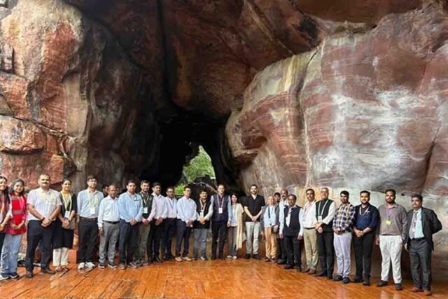Bhimbetka Rock Shelters: भीमबेटका की गुफाओं में छिपी हजारों साल पुरानी कहानी, BRICS डेलीगेट्स हुए विरासत से रूबरू