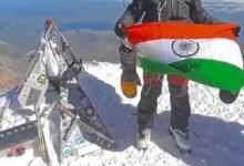 Varsha Patel Mount Elbrus: मप्र पुलिस की महिला आरक्षक ने यूरोप की सबसे ऊंची चोटी माउंट एल्ब्रुस पर फहराया तिरंगा
