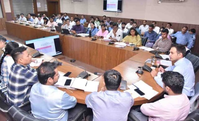 Betul Jan Vishwas Abhiyan: कलेक्टर का बड़ा फैसला: शिकायतें लंबित मिलीं तो अफसर-कर्मचारियों पर होगी कार्रवाई