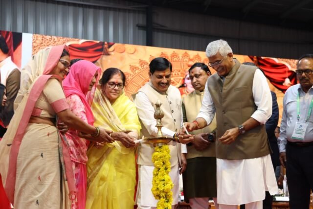 Manufacturing Plant MP: CM मोहन यादव ने किया एडवांस ऑप्टिकल फाइबर और बैटरी प्लांट का उद्घाटन, 30 हजार से ज्यादा रोजगार