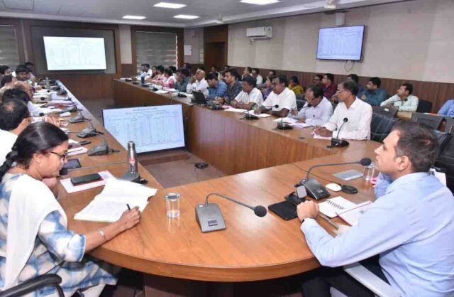 Betul News Today: बैतूल में 3 जनपद सीईओ को नोटिस, बीसी-एसबीएम पर होगी अनुशासनात्मक कार्रवाई