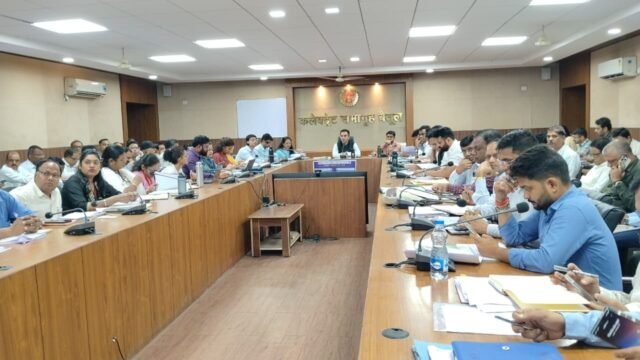 Betul Collector Action: बैतूल कलेक्टर का बड़ा एक्शन: शिकायतों के निराकरण में लापरवाही पर DEO और DPC को नोटिस