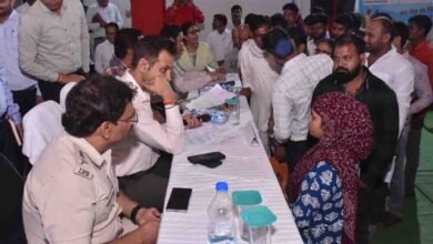Betul Collector Action: भैंसदेही में शिकायतों के निपटारे में देरी पर भड़के कलेक्टर, अफसरों को थमाया नोटिस
