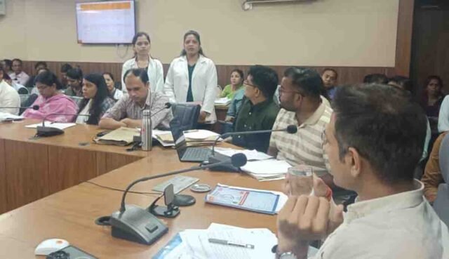 Betul Collector Action: बैतूल कलेक्टर डॉ. सौरभ सोनवणे का बड़ा एक्शन: मातृ मृत्यु मामलों की समीक्षा, डॉक्टरों को नोटिस जारी