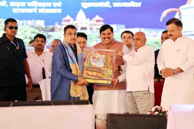 MP Sugam Parivahan: सीएम मोहन यादव और नितिन गडकरी ने दी बड़ी सौगात: सुगम परिवहन सेवा शुरू, खुद टिकट लेकर बस में बैठे मुख्यमंत्री