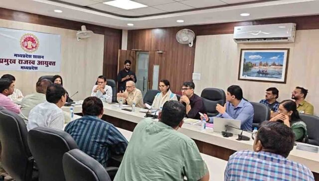 MP Patwari Dispute: 'भविष्य के मुकदमों की सजा हम क्यों भुगतें?': स्वामित्व योजना पर पटवारियों का छलका दर्द, बेनतीजा रही भोपाल की बैठक