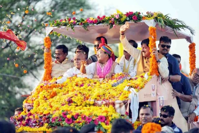 MP Swamitva Yojana: स्वामित्व योजना 2026: सीएम मोहन यादव और नितिन नबीन ने बांटे अधिकार पत्र, गांवों में खुशी की लहर