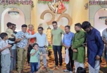 Betul Ganesh Utsav: कलेक्टर डॉ. सौरभ सोनवणे ने देखी लोहिया वार्ड की चित्ताकर्षक झांकी, थाल सजाओ प्रतियोगिता का किया मुआयना, महाआरती में हुए शामिल