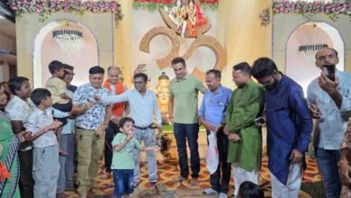 Betul Ganesh Utsav: कलेक्टर डॉ. सौरभ सोनवणे ने देखी लोहिया वार्ड की चित्ताकर्षक झांकी, थाल सजाओ प्रतियोगिता का किया मुआयना, महाआरती में हुए शामिल