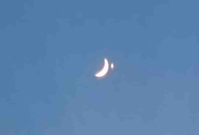 Moon Venus Conjunction: क्या आपने देखा? चंद्रमा के पास चमकता 'शाम का तारा' दरअसल था शुक्र ग्रह, दुर्लभ संयोग