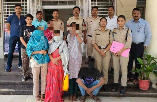 Betul Crime: मंगलसूत्र से मोबाइल तक लूट की वारदातों का खुलासा, सारणी पुलिस ने बरामद किया लूट का सामान
