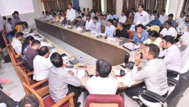 Betul Collector Action: काम में लापरवाही पर कलेक्टर का बड़ा एक्शन: सचिव निलंबित, सब इंजीनियर की सेवा समाप्ति का नोटिस