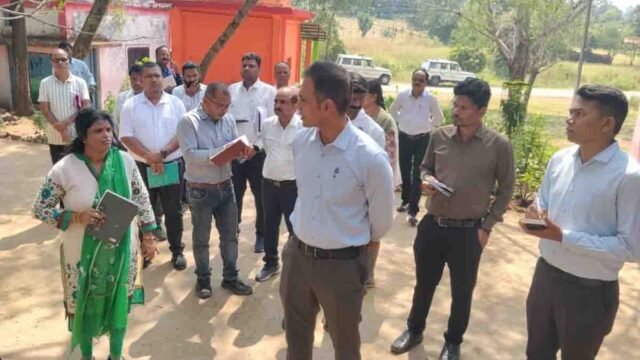 Betul Collector Action: स्कूल में सीपेज और ड्रेनेज की लापरवाही पर कलेक्टर खफा, एजेंसी को ब्लैकलिस्ट करने और अधिकारियों पर कार्रवाई के निर्देश
