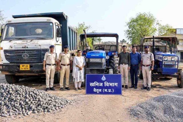 Betul Illegal Mining: बैतूल में खनिज विभाग की बड़ी कार्रवाई: अवैध परिवहन करते 3 वाहन किए जप्त, भैंसदेही और आठनेर में हड़कंप