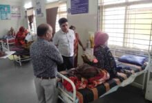Betul Hospital Inspection: बैतूल के अस्पतालों में CMHO का औचक निरीक्षण, नर्सिंग ऑफिसर का वेतन काटने के निर्देश, एक को नोटिस