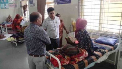 Betul Hospital Inspection: बैतूल के अस्पतालों में CMHO का औचक निरीक्षण, नर्सिंग ऑफिसर का वेतन काटने के निर्देश, एक को नोटिस