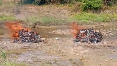 Kota Road Accident: खाटूश्यामजी जा रही ट्रैवलर गाड़ी पुलिया से नीचे गिरी: कोटा हादसे में जान गंवाने वालों का गमगीन माहौल में अंतिम संस्कार