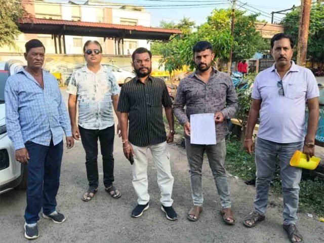 Betul Toll Protest: जर्जर सड़क पर फिर शुरू हुई टोल वसूली! बैतूल-परतवाड़ा मार्ग पर भड़के ट्रांसपोर्टर्स, आंदोलन की चेतावनी