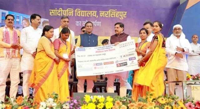 MP Social Security Pension: सामाजिक सुरक्षा पेंशन योजना: एमपी के लाखों लाभार्थियों के बैंक खातों में सिंगल क्लिक से ट्रांसफर हुई राशि