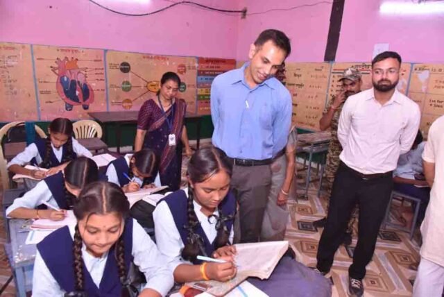 Betul Collector Action: बैतूल कलेक्टर का कड़ा एक्शन: नरखेड़ हाट बाजार में गंदगी मिलने पर सचिव का वेतन काटने के निर्देश