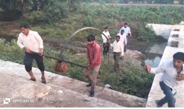 Betul Stop Dam: बैतूल में स्टॉप डैम पर बड़ी कार्रवाई: शटर न लगाने पर सचिव-उपयंत्री को नोटिस, अवैध मोटर जब्त