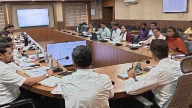 Betul Revenue Meeting: कलेक्ट्रेट में राजस्व अधिकारियों की महत्वपूर्ण बैठक: लंबित मामलों को जल्द निपटाने के निर्देश, लापरवाही पर होगी कार्रवाई