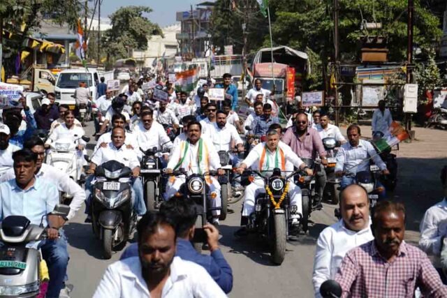Betul Voter List: बैतूल में वोट बचाओ-देश बचाओ अभियान, कांग्रेस ने निकाली बाइक रैली और चुनाव आयुक्त का पुतला फूंका