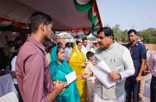 MP Compassionate Appointment: सरकारी नौकरियों का दौर जारी: मध्यप्रदेश में शिक्षकों और कर्मचारियों के लिए सरकार ने उठाए बड़े कदम