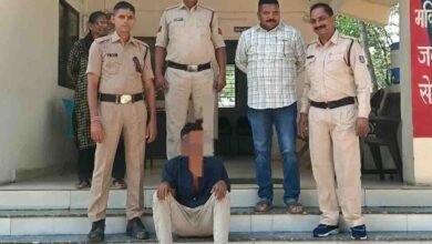 Sarni Crime News: शराब और प्रताड़ना से परेशान विवाहिता ने फंदे से लटककर की आत्महत्या, पुलिस ने 6 घंटे में दबोचा पति