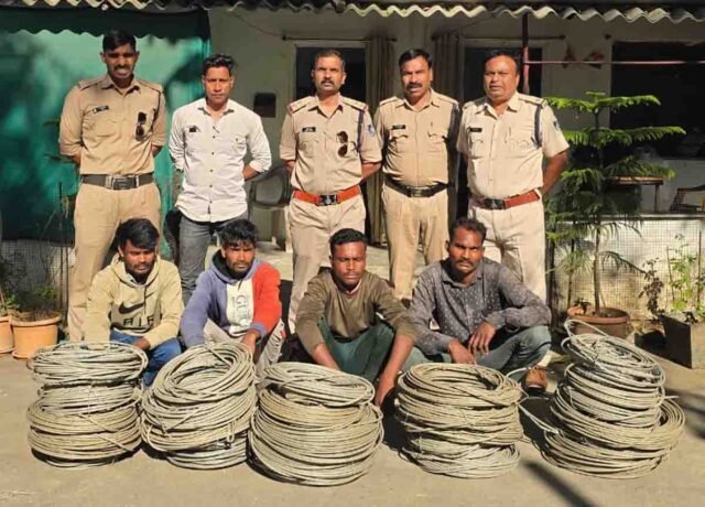 Police Action Betul: शाहपुर और कोतवाली पुलिस की संयुक्त सफलता: चोरी गए सामान के साथ शातिर आरोपियों को भेजा गया जेल
