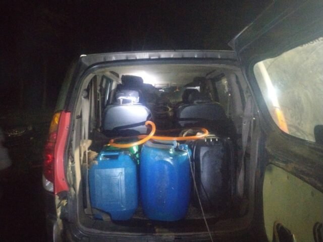 Diesel Theft Racket: टोल प्लाजा पर खड़े वाहनों से डीजल चुराने वाले अंतरराज्यीय गिरोह का पर्दाफाश, पुलिस ने की ताबड़तोड़ छापेमारी