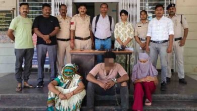 Sarni Theft Case: ट्रैक्टर की बैटरी चुराते पकड़ाया आरोपी तो खुला राज: मां, बेटे और बहू मिलकर करते थे चोरी, तीनों गिरफ्तार