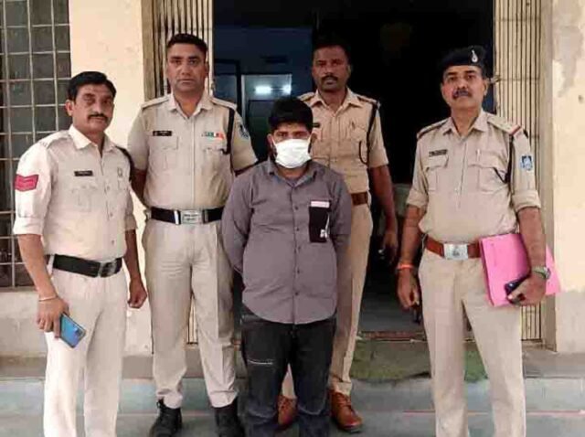 Betul Fake Doctor: बैतूल पुलिस की बड़ी कार्रवाई: जिला अस्पताल में ठगी करने वाला शातिर ठग गिरफ्तार, एसपी ने की अपील