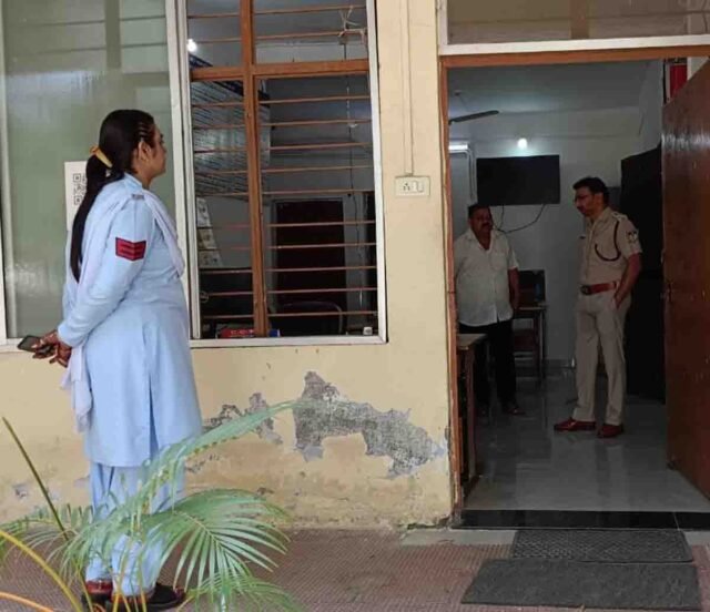 MP Police Action: बैतूल महिला थाने का एसपी वीरेन्द्र जैन ने किया निरीक्षण, पीड़ितों की शिकायतों पर तुरंत एक्शन लेने की हिदायत
